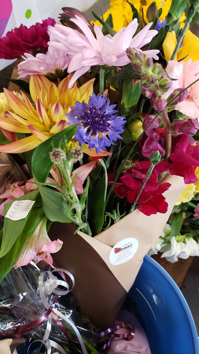 LG Fresh Cut Bouquets